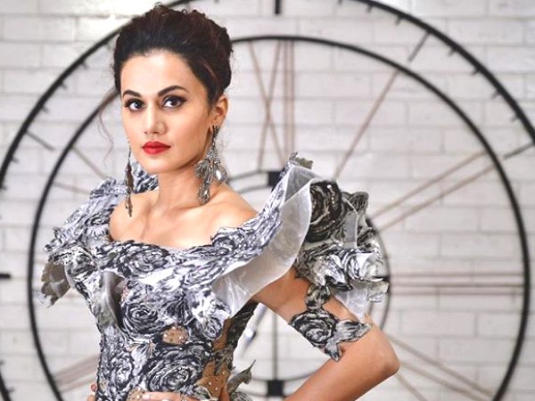 जवाब में तापसी ने पूछा- तुम्‍हें कौन से पार्ट पसंद है