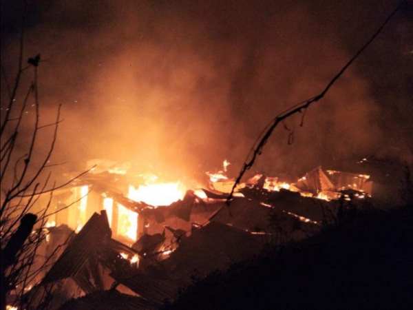 Many houses burnt down in Shimla fire Many houses burnt down in Shimla fire
