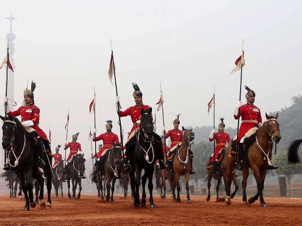 राष्ट्रपति के अंगरक्षक भर्ती मामले में केंद्र को नोटिस