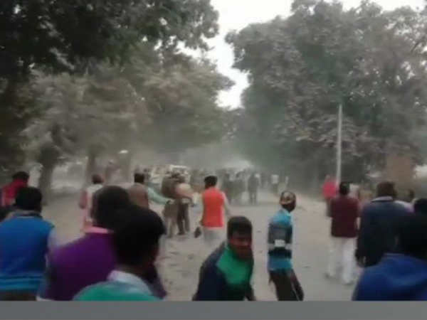 प्रदर्शनकारियों ने किया था पुलिस पर पथराव