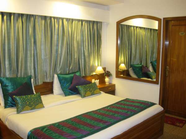 कपल ने काबिल होटल में बुक कराया था कमरा