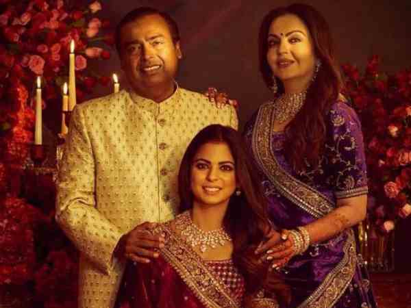 राजनीतिक जगत के लोग भी पहुंचे