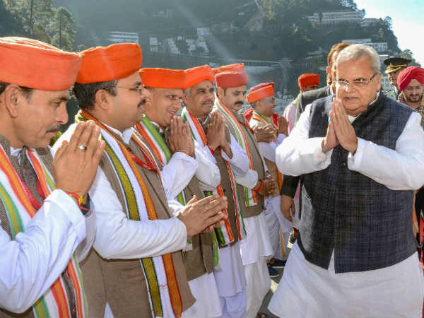 'चीन की दिवार बनाना चाहते हैं राज्‍यपाल' 