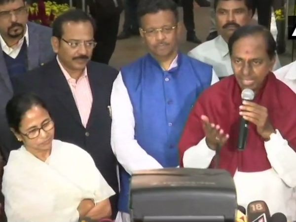 तीसरे मोर्चे को लेकर बैठक का दौर जारी