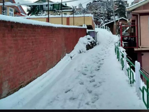 ठंड से यहां फिर गई जान ठंड से यहां फिर गई जान