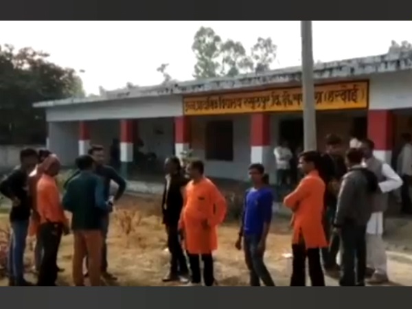 VIDEO: students protest against urdu teacher at hardoi school VIDEO: students protest against urdu teacher at hardoi school