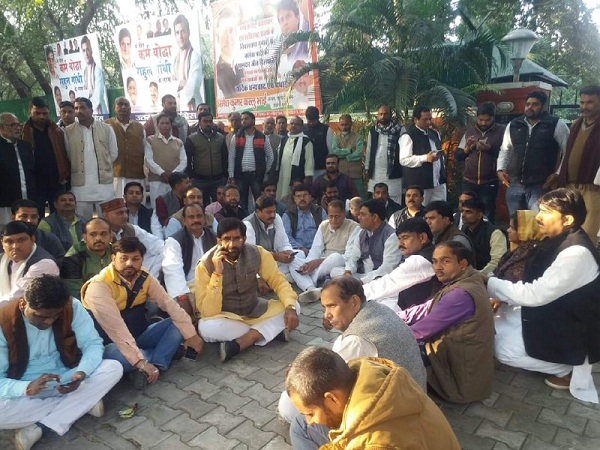 कांग्रेसियों ने लिखा खून से खत