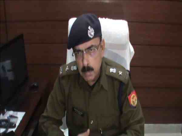 गुंडों से पिटने के बाद डर से होमगार्ड ने पुलिस में नहीं की शिकायत, वीडियो वायरल होने के बाद लिया गया एक्शन