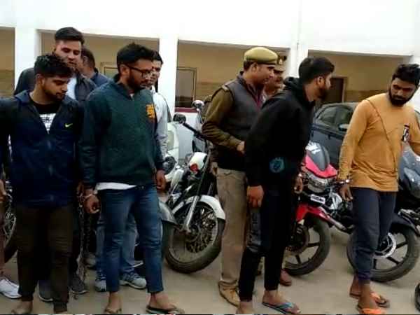 अच्छे घर से है सभी