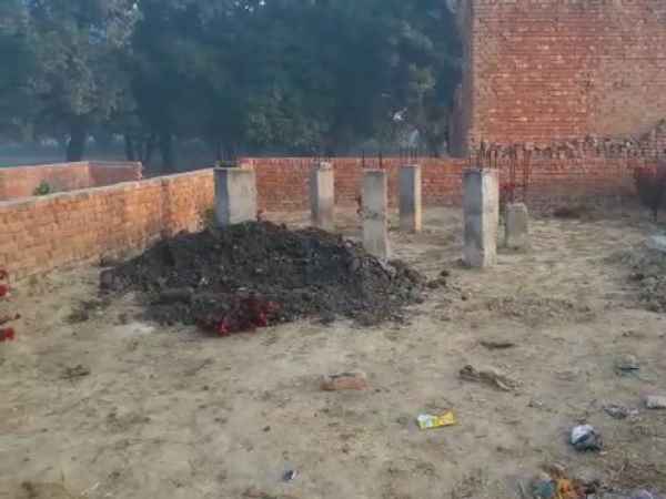 इलाके में बना चर्चा का विषय