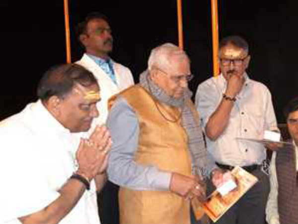 बुढ़िया माई के दर्शन कर मैं अपने को धन्य समझता हूं