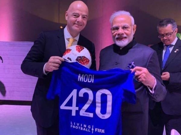 मोदी को मिली 420 नंबर की जर्सी