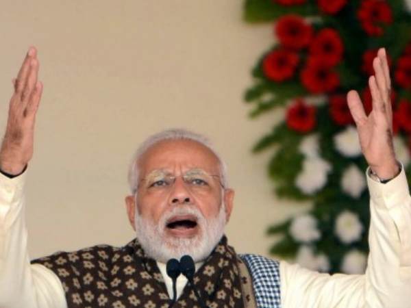 Stone pelting on policemen in Ghazipur after PM modi rally