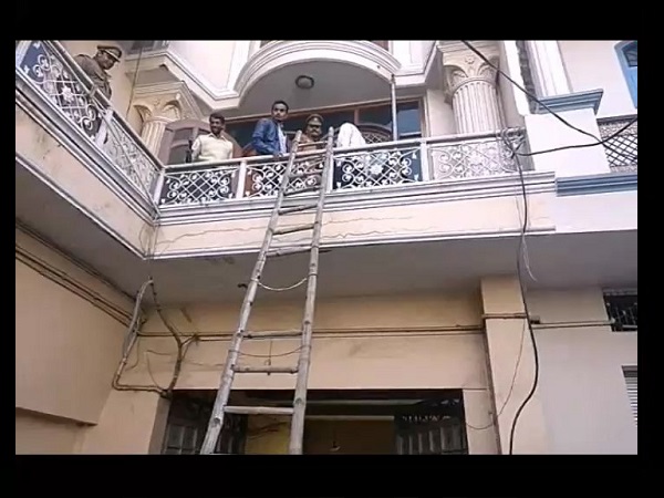 Bank officers broken door to enter house of businessman in Moradabad