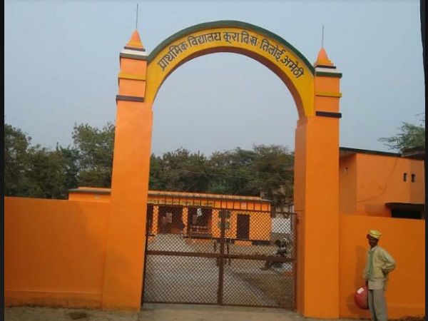 Uttar pradesh : govt school Buildings painted In Saffron color at amethi