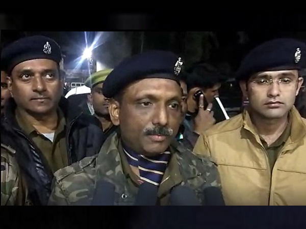 In pratapgarh, Police encounter with prize crook, shootout on the highway