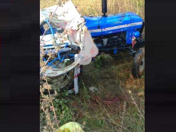 Two farmers deaths in tractor accident at Mirzapur, child injured