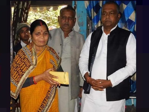 अखिलेश यादव ने की मदद