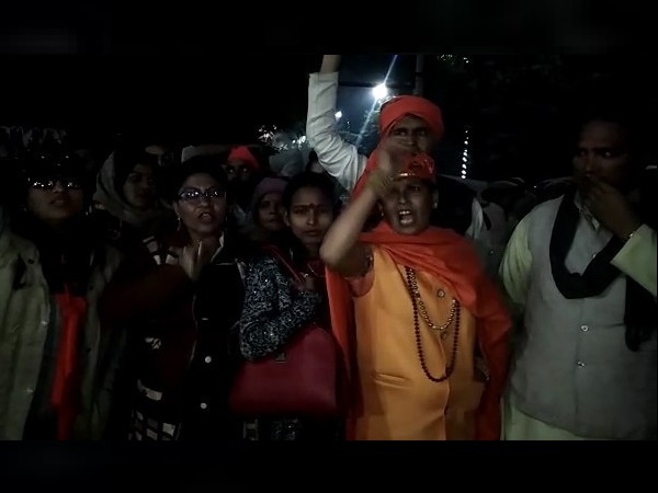 यह थी महिलाओं की हंगामे की वजह