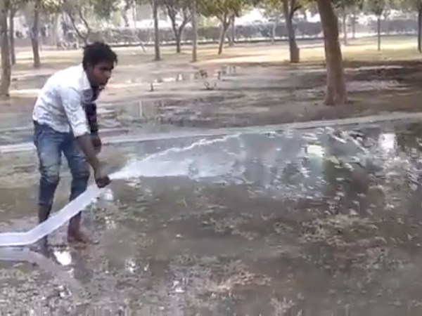 Noida Namaz controversy, up Police filled water in the park Noida Namaz controversy, up Police filled water in the park