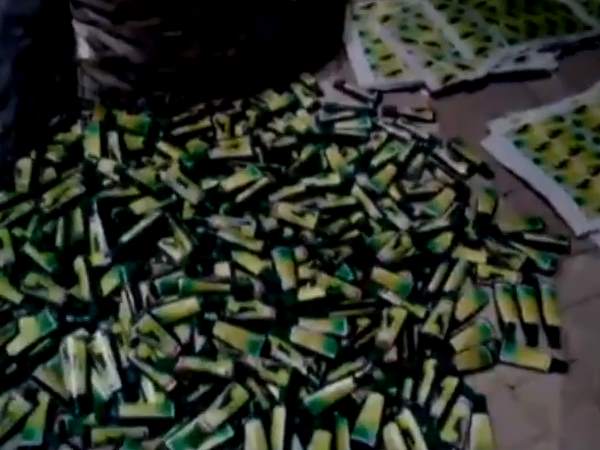 hardoi police arrested father and son who sold Adulterated oil in dabur amla bottle in market