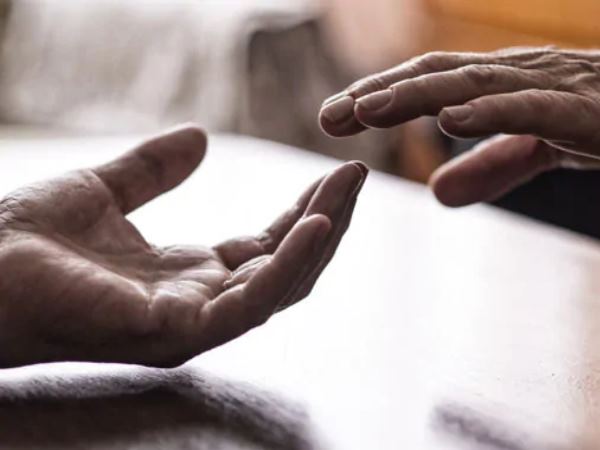 सालों बाद हुआ पति-पत्नि का मिलन तो हुई दावत