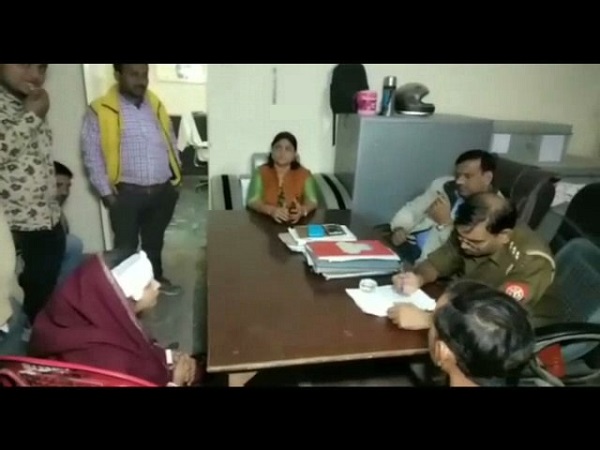 टीचर ने छात्रा की आंख फोड़ी, आंख फोड़ी, kanpur, crime, uttar pradesh, बेरहम शिक्षक, मासूम छात्रा, जानलेवा हमला, Shots fired, Eye of a 6th class girl-student, eye damaged after beaten by teacher, आरोपी शिक्षक, टीचर ने दिखाई हैवानियत, हैवानियत, कानपुर, शिक्षक, छात्रा