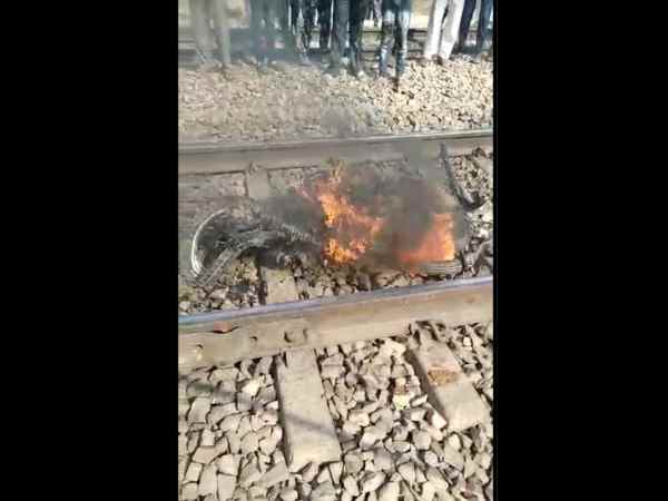 Indian railway, Etawah, train accident, express train, Train accident averted in Uttar Pradesh, Uttar Pradesh