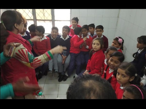 thirty children sick after vaccination of measles rubella vaccine at shahjahanpur school