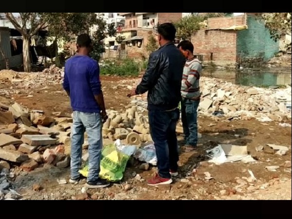 पुलिस अवशेषों को थाने ले गई