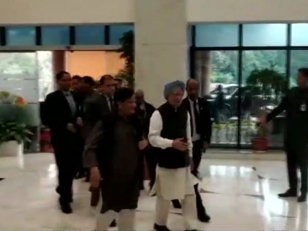 सरकार को घेरने की रणनीति