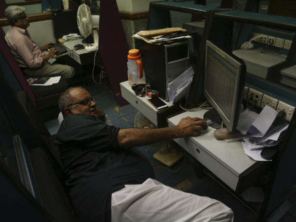 3.3 प्रतिशत की दर से कर्ज में इजाफा 