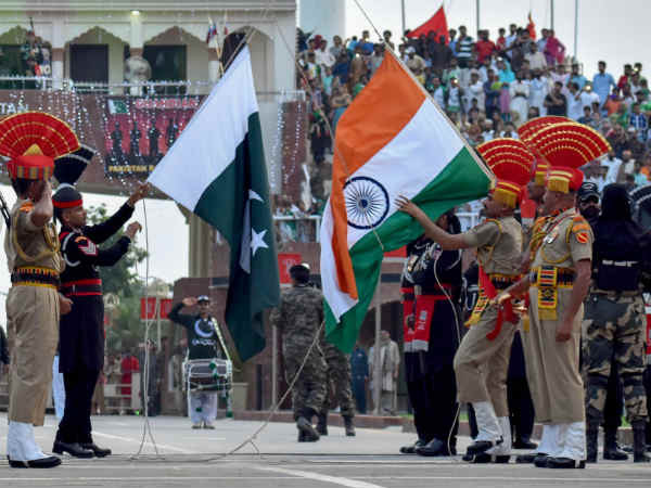 दुश्‍मन ने पुलिस को बताया जासूस 