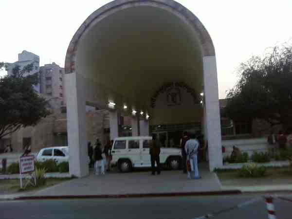 पीजीआई कॉरिडोर में लगाई फांसी