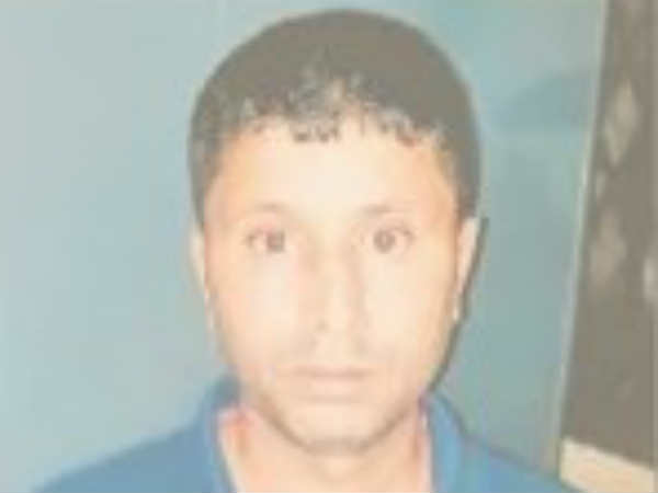 वोटर आईडी पर अभिजीत मंडल तो आधार पर नाम- शेख मुजीबुर रहमान 