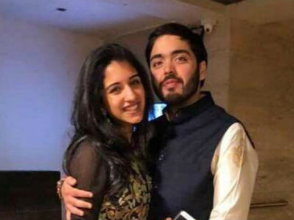 राधिका मर्चेंट बिजनेसमैन विरेन मर्चेंट की बेटी हैं राधिका मर्चेंट बिजनेसमैन विरेन मर्चेंट की बेटी हैं