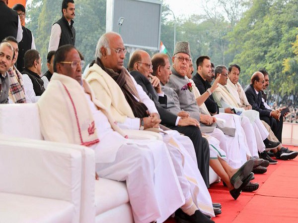 विपक्ष के नेताओं का मंच पर जयपुर में जमावड़ा