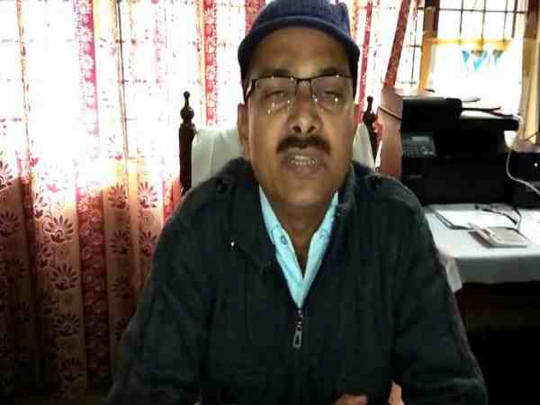 यूपी: भाजपा मंत्री के बेटे की दबंगई, इंस्पेक्टर को दी गाली, की मारपीट, देखें वीडियो यूपी: भाजपा मंत्री के बेटे की दबंगई, इंस्पेक्टर को दी गाली, की मारपीट, देखें वीडियो