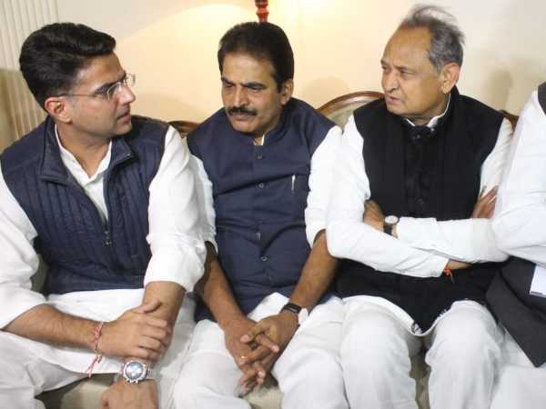 गुरुवार सुबह से ही चल रहा बैठकों का दौर 