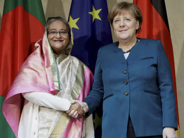 साल 2004 में ग्रेनेड अटैक में बची जान साल 2004 में ग्रेनेड अटैक में बची जान