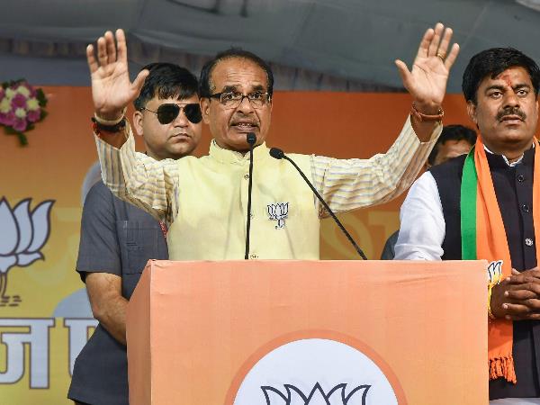 'कोई आंख उठाकर देखे भला...'