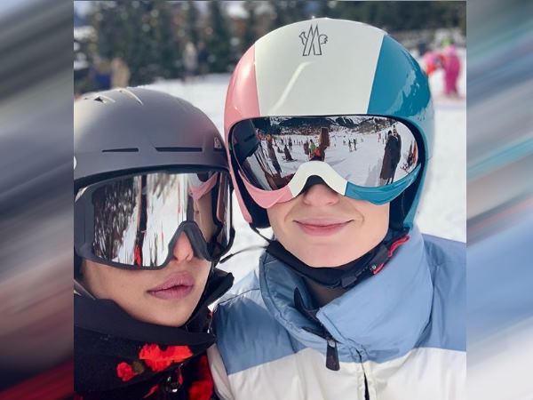 प्रियंका के सिंदूर और चूड़े पर उठे थे सवाल प्रियंका के सिंदूर और चूड़े पर उठे थे सवाल