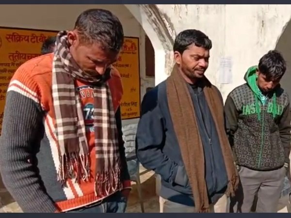 मुठभेड़ के बाद पुलिस ने चार आरोपियों को पकड़ा मुठभेड़ के बाद पुलिस ने चार आरोपियों को पकड़ा