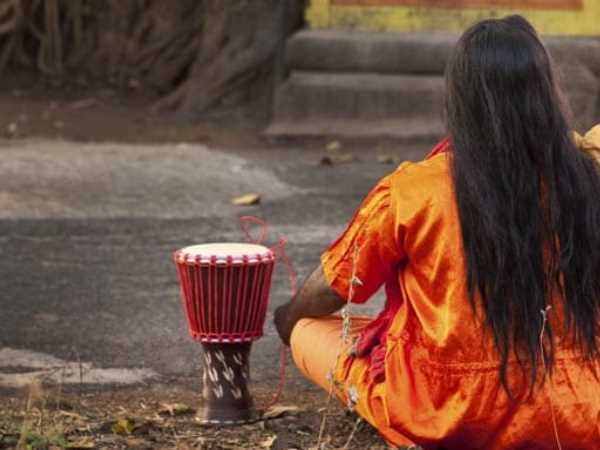 पैसों की बारिश का लालच दिया