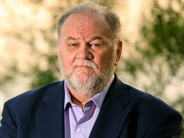 बेटी के क्रिसमस कार्ड का इंतजार 