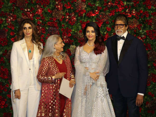 मुंबई में ग्रैंड रिसेप्शन मुंबई में ग्रैंड रिसेप्शन