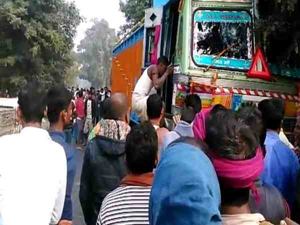 बिहार: नालंदा में हुआ भीषण सड़क हादसा, अनियंत्रित ट्रक ने तीन छात्रों को कुचला