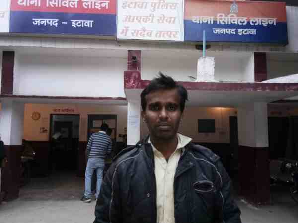 यूपी: बिजली विभाग के जेई को एंटी करप्शन टीम ने घूस लेते रंगे हाथों किया गिरफ्तार, वीडियो यूपी: बिजली विभाग के जेई को एंटी करप्शन टीम ने घूस लेते रंगे हाथों किया गिरफ्तार, वीडियो