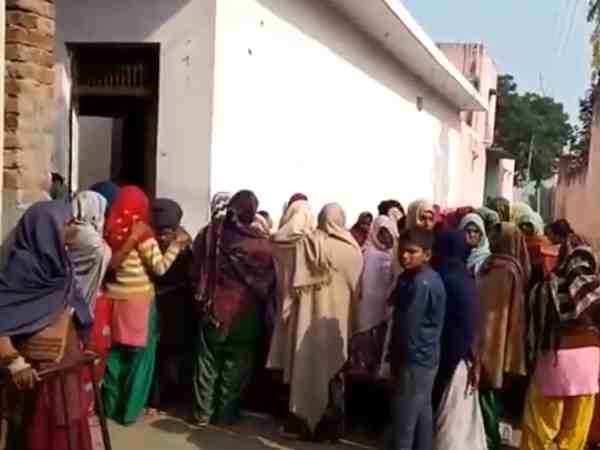 यूपी: घर के बाहर खेल रही मासूम बच्ची को स्कूल वैन ने कुचला, मौके पर हुई मौत, चालक फरार