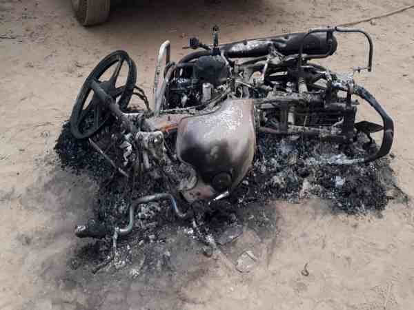 बिहार: बम-बंदूक से लैस 30 उग्रवादियों ने किया कंपनी पर हमला, जला दिए लाखों के सामान